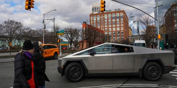 테슬라 사이버트럭 애틀랜타 주차장에서 불타, 소방당국 