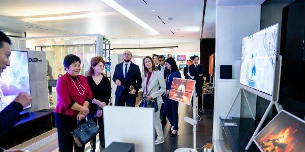 LG전자, 11개국 주뉴욕총영사단에 '무선·투명 올레드' 포함 혁신기술 소개