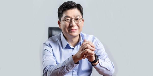 CU 민승배 부임 1년 만에 존재감, GS25 넘고 '편의점 왕좌' 대관식 치르나 