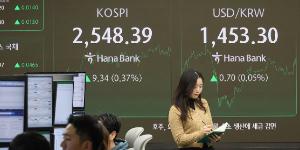 코스피 '트럼프 수혜' 조선주 강세에 2540선 강보합 마감, 코스닥 이틀째 내려