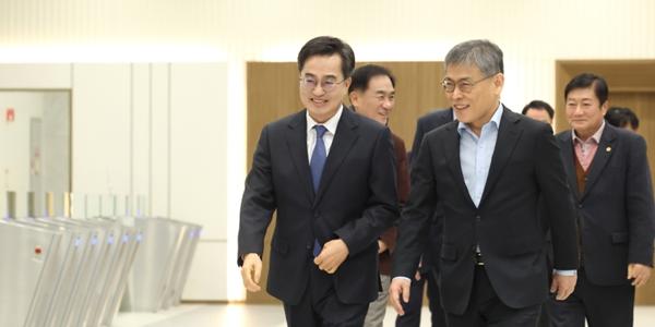 경기지사 김동연 삼성전자 평택공장 찾아, "반도체특별법안 위한 비상한 노력"
