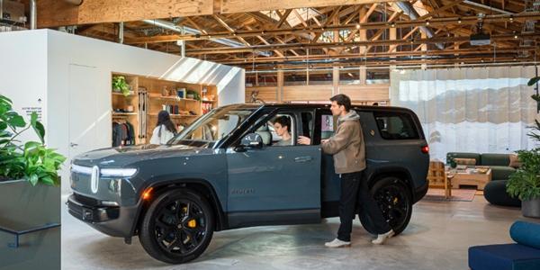 리비안 트럼프 정부에서 대출 확보 불투명, 전기차 투자 늦춰져 LG엔솔도 불안