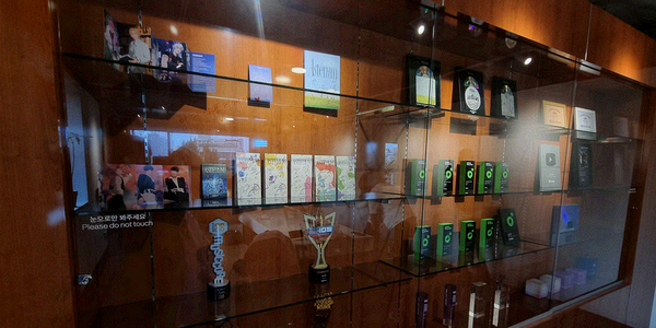 '시공간 넘어' 가상 아이돌 플레이브, 스타트업 블래스트 현실 K-엔터 접수하다