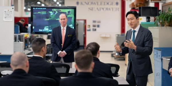 HD현대 정기선, 미국 해군사관학교 방문해 한국 미국 조선 협력 강조