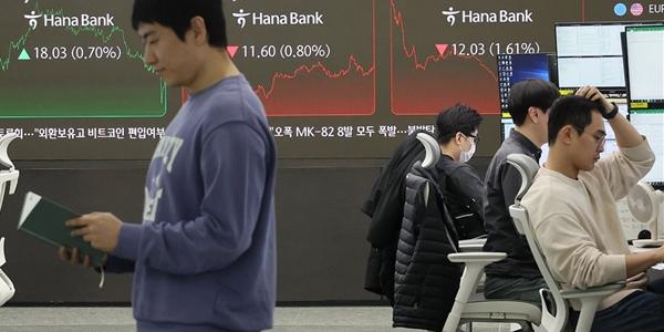 코스피 개인·기관 매수세에 2570선 강보합 마감, 코스닥은 720선으로 약보합