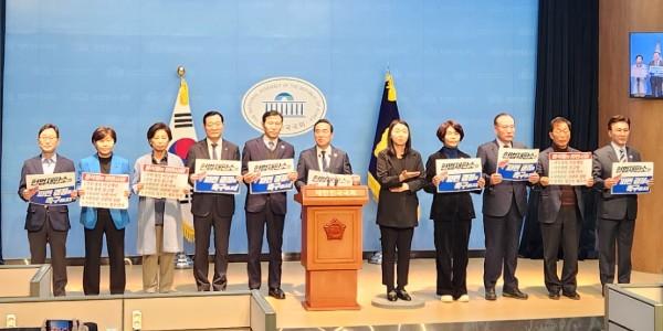 민주당 4선 의원 긴급 기자회견, 헌재의 신속한 윤석열 파면 결정 촉구