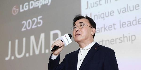 LG디스플레이 북미 스마트폰 제조사에 폴더블 OLED 패널 공급할 듯, 정철동 설비투자 확대에 관심