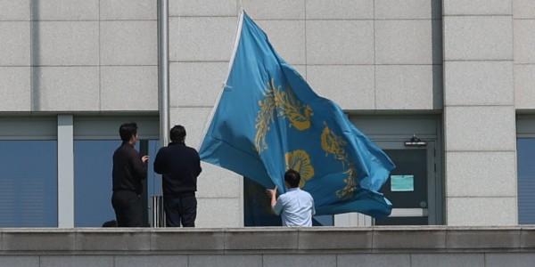 대통령실 헌재 선고 직후 '봉황기' 내려, 한남동 관저 언제 떠날지 밝히지 않아 