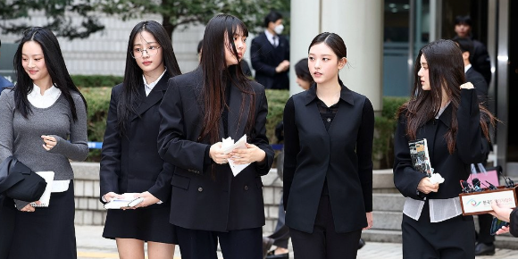 활동금지 가처분 인용에 손발 묶인 뉴진스, 어도어 
