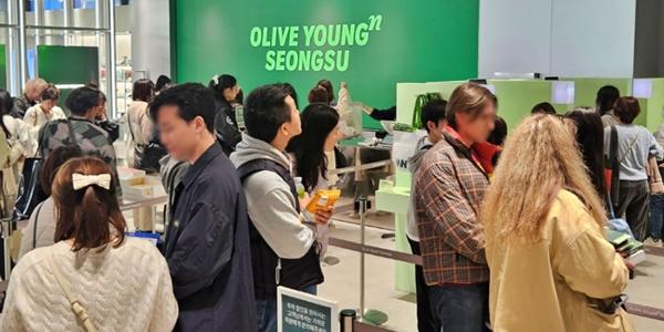 CJ올리브영 혁신매장 '올리브영N 성수', 오픈 4달 만에 방문 100만 명 넘어서 