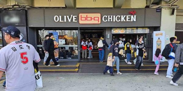 BBQ 프로야구 흥행 돌풍에 매출 '홈런', 잠실야구장만 5개 매장