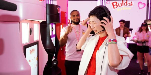 삼양식품 부회장 김정수, 미국 코첼라 불닭 부스 현장 방문