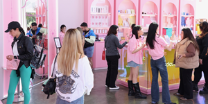 에이피알 메디큐브의 미국 LA 팝업 매장 '글로우 랜드'에  5천여 명 방문 