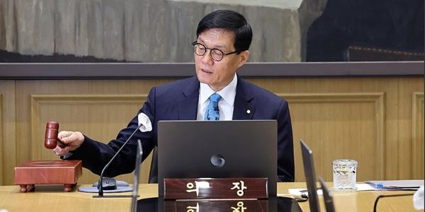 한국은행 이창용 '고심의 5월', 꿈쩍 않는 미국 기준금리에 인하 시기 장고 