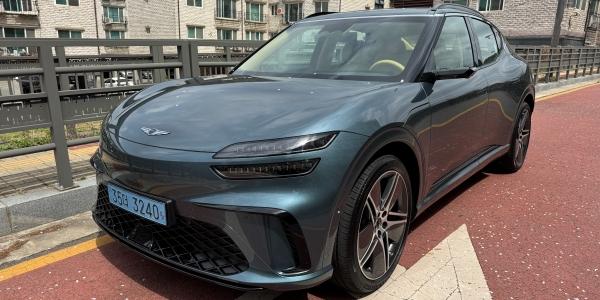 [시승기] 더 세련된 얼굴로 바뀐 '제네시스 GV60', 주행 성능에 첨단 기능까지 '부스트 업'  