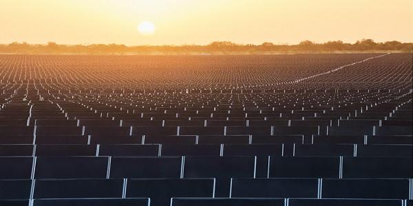 트럼프 '무한 관세' 기후에도 악영향, 글로벌 신재생에너지 중심 전환에 역행