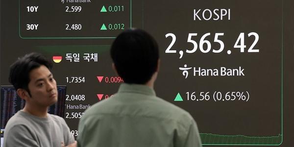 코스피 기관 순매수에 2560선 강세 마감, 코스닥도 720선 올라