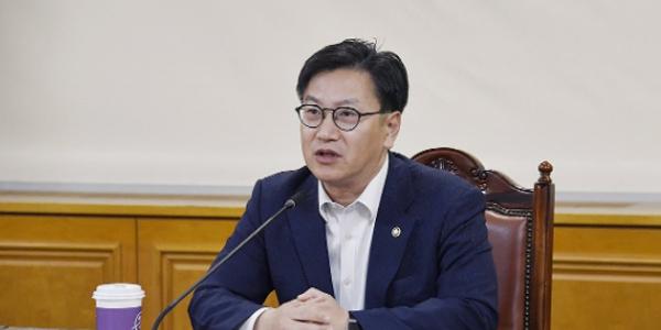 '한 달 임기 경제수장' 김범석 기재부 1차관, F4회의 열고 