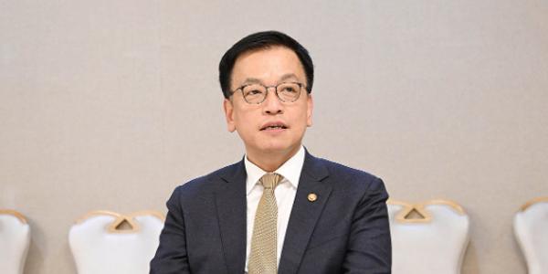 정권 공백기 최상목 사퇴로 경제 리더십도 흔들, 금융·재정정책 차질 우려 확산