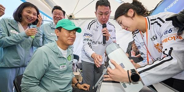 대웅제약 헬스케어 찾은 서울시장 오세훈, AI 실명질환 예측 기술 주목