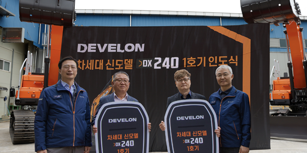 HD현대인프라코어 차세대 신모델 굴착기 첫 인도, 오승현 