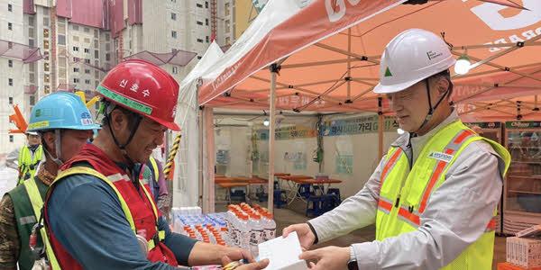 현대건설, '힐스테이트 메디알레' 현장에서 혹서기 온열질환 예방 캠페인 전개