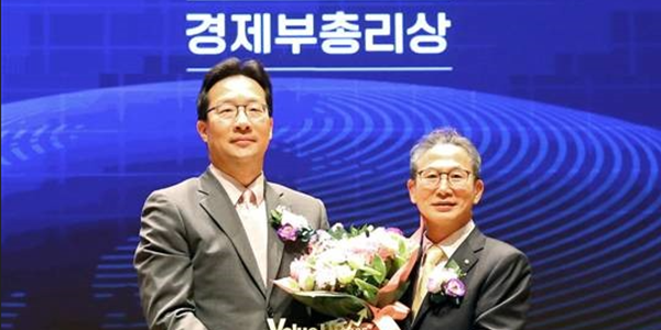 KB금융, 밸류업 프로그램 우수기업 '경제부총리상' 수상 