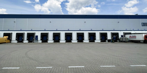 [오늘Who] 실리콘투 이란 전쟁에도 실적 '이상 무', <a href='https://www.businesspost.co.kr/BP?command=article_view&num=395941' class='human_link' style='text-decoration:underline' target='_blank'>김성운</a> 힘쏟은 유럽·북미 결실냈다