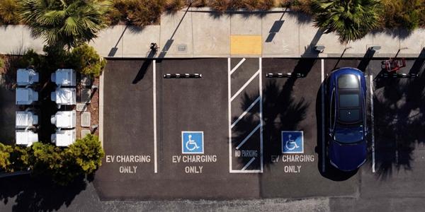 테슬라 '주력' 전기차와 '성장동력' 로보택시 모두 불안, 주가 하락에 힘 실리나