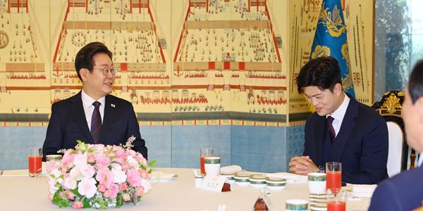 이재명, 여야 지도부 첫 회동서 