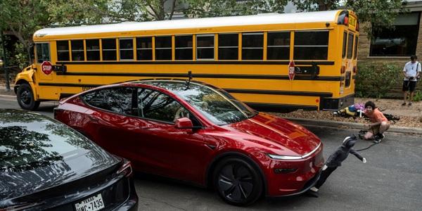 테슬라 로보택시 '기대 이하' 평가에도 증권가 낙관적, 