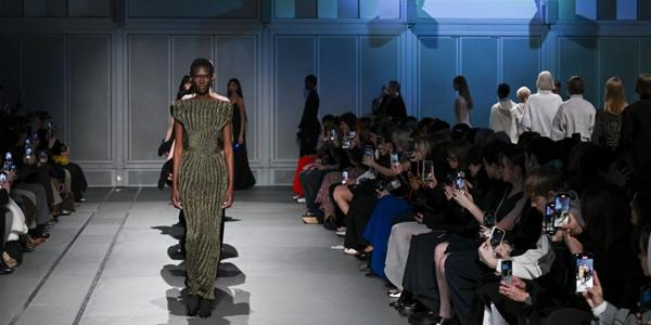 신세계인터내셔날, 일본 3D 니트웨어 'CFCL' 국내 독점 유통 계약 체결