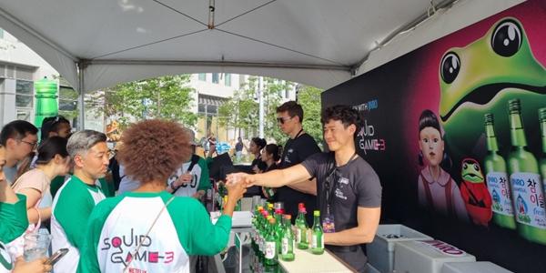 하이트진로, '오징어게임 시즌3' 뉴욕 팬 이벤트서 단독 부스 운영