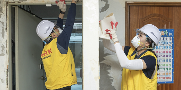 HDC현대산업개발 임직원, 서울시 조손가정 주거환경 개선 봉사활동 펼쳐