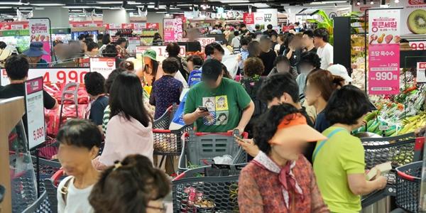 롯데마트 '통큰세일' 2주차 행사 열어, 민물장어 100g에 3천 원대 판매