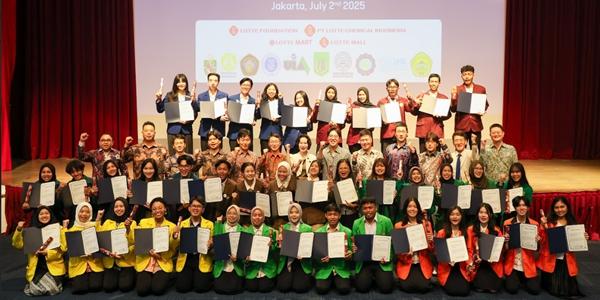 롯데장학재단, 인도네시아에서 학생들에게 장학금과 학습 물품 지원