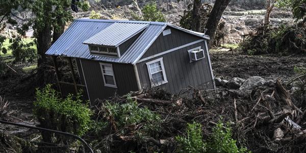 트럼프, 텍사스 홍수 참사에도 재난대응체계 해체 강행 뜻 보이며 