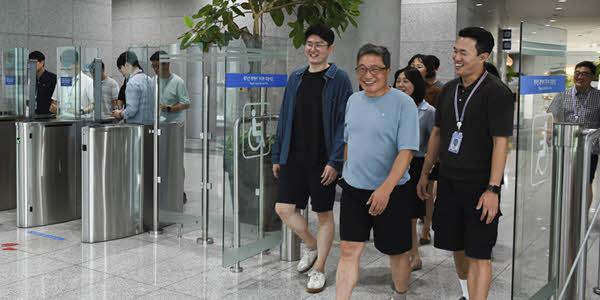 인천공항공사 '시원한 반바지 데이' 시행, 이학재 