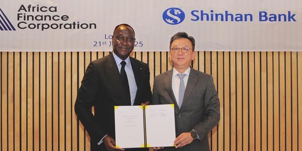 신한은행 아프리카 사업 거점 런던지점 이전, 정상혁 