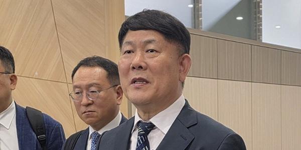 타이어뱅크 회장 김정규 '탈세 혐의' 항소심서 징역 3년 법정구속, 벌금 141억