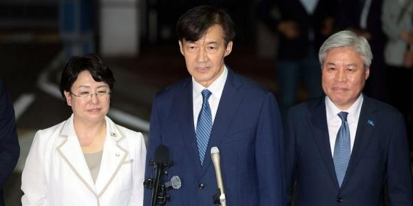 '광복절 특사' 조국 출소, 