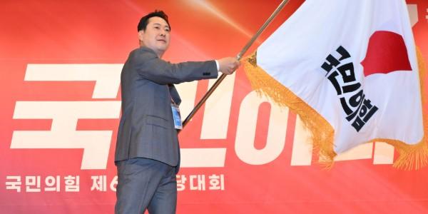 장동혁 국힘 당대표 당선에 '전한길 파워' 주목, 당 '우경화'에 가속도 붙나
