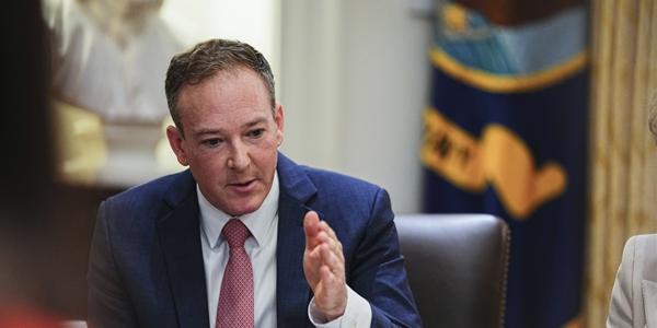 트럼프 정부 친환경 에너지 보조금 지급 중단 합당 판결 받아, 2심서 뒤집어져 