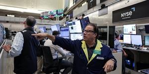 뉴욕 3대지수 경기둔화와 고용냉각 우려에 하락, 국제유가는 산유국 증산으로 내려 