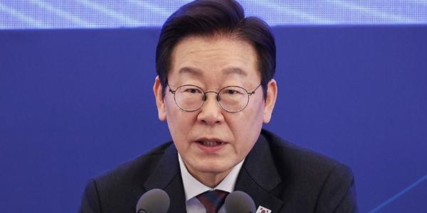 이재명 취임 100일 지지율 60%대, 윤석열 악재였던 '외교'가 호재로 작용