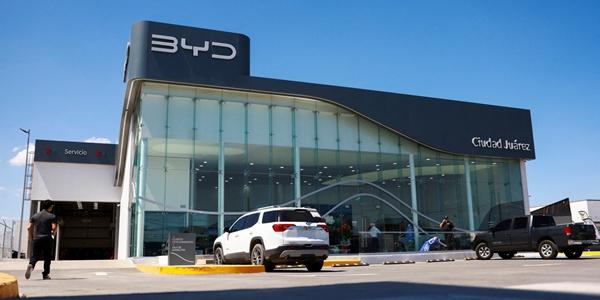 중국 BYD 주가 4개월 만에 30% 하락, 전기차 가격 경쟁에 실적 우려 더 커져