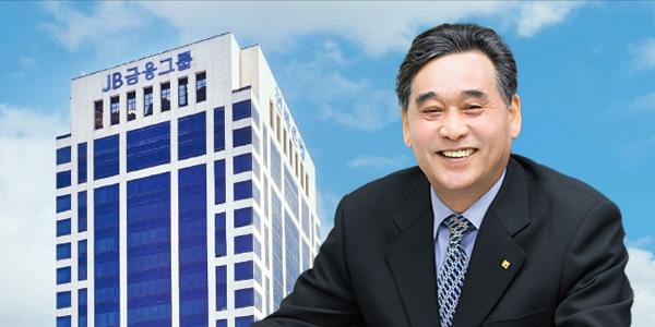 JB금융지주 전문경영인 회장 9년 김기홍 비결은 순이익과 주가, 사업 다각화는 아쉬워