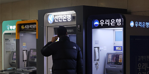 [조원씨앤아이] 저신용자 대출금리 인하 찬성 54.3 반대 39.6%, 20대는 반대 우세