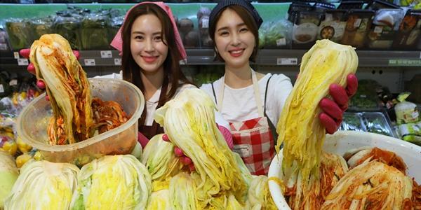 롯데마트·슈퍼 절임배추 사전예약 시작, 1~2인 가구 위한 김장 키트도 판매