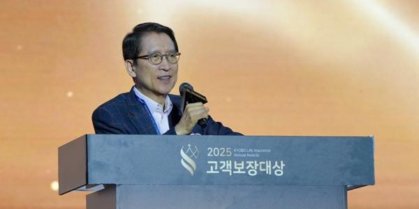 신창재 교보생명 승계 복안 있나, 의사 하다 회사 물려받을 때 뼈아픈 교훈 얻었는데